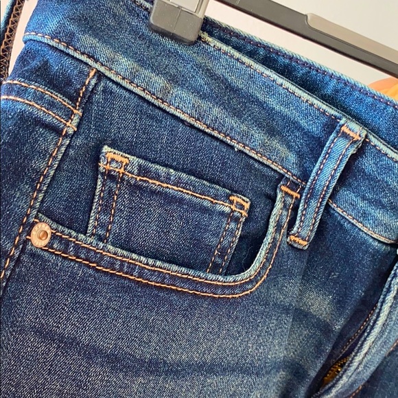 Woman’s Relaxed Low Rise Jean Shorts - Picture 4 of 5